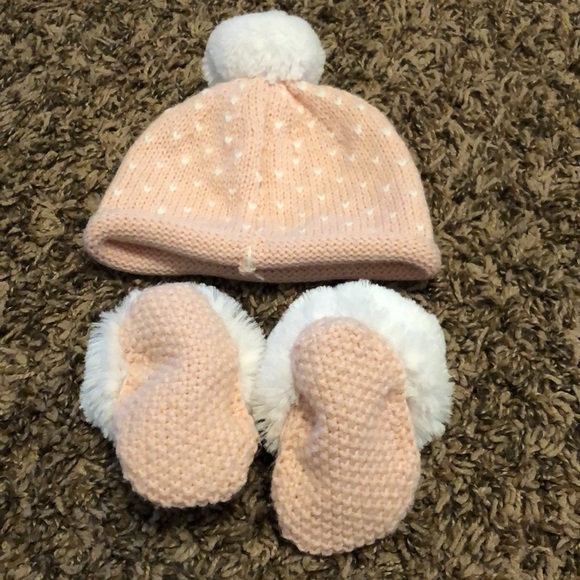 3-6 Months Girls Beanie and Bootie Set - Picture 4 of 4